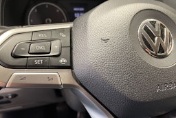 harmaa Volkswagen Transporter 2020 kuva 30.