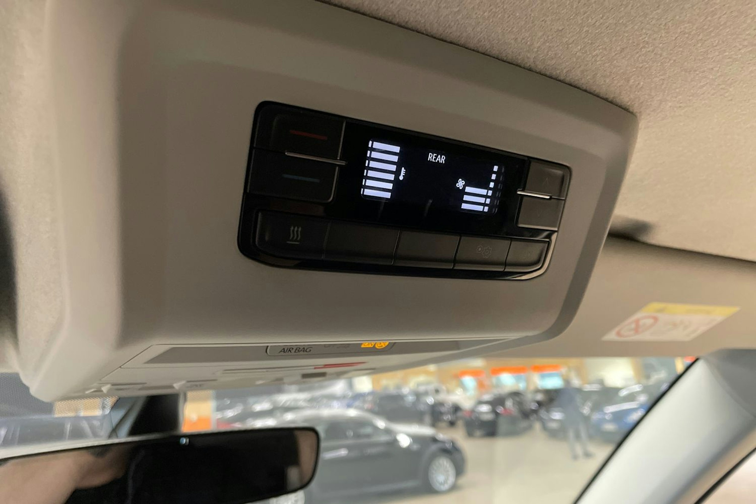 harmaa Volkswagen Transporter 2020 kuva 32.