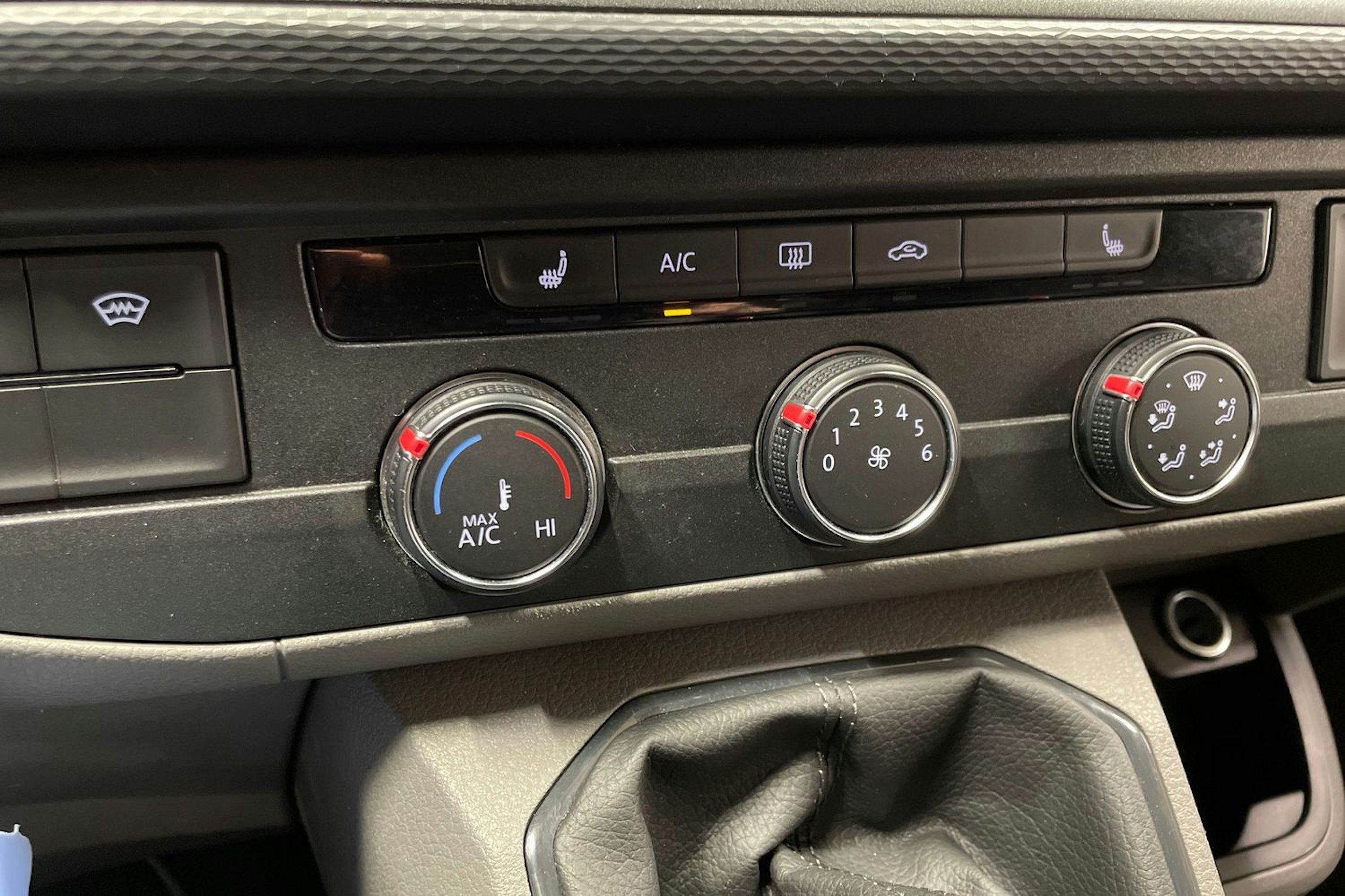 harmaa Volkswagen Transporter 2020 kuva 35.