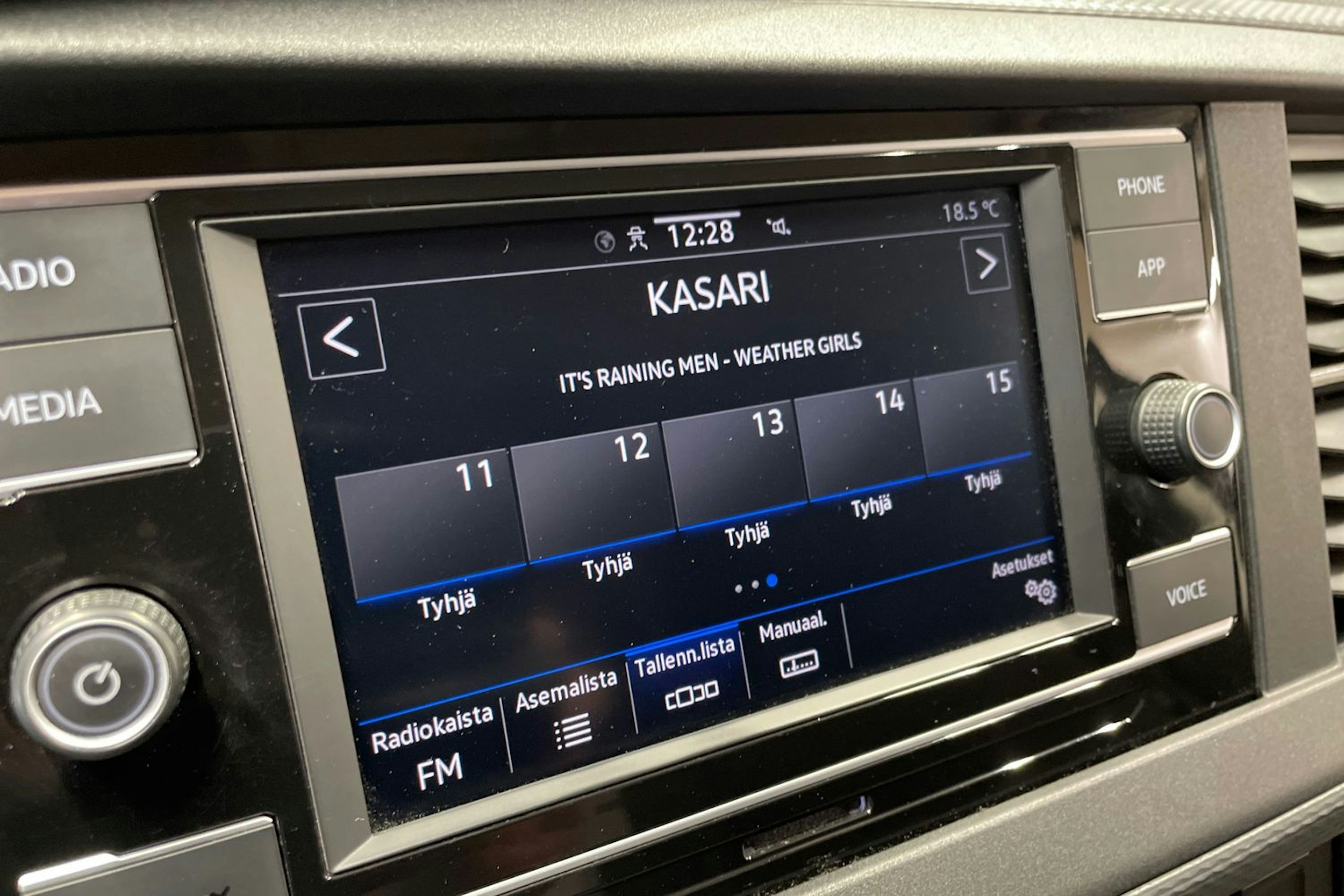 harmaa Volkswagen Transporter 2020 kuva 37.