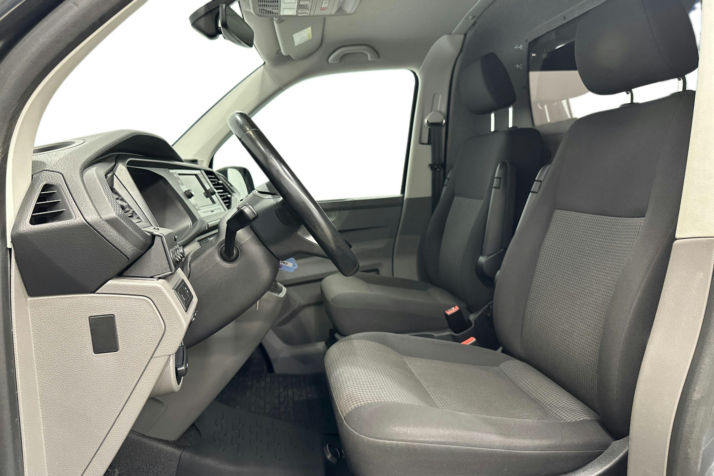 harmaa Volkswagen Transporter 2020 kuva 10.
