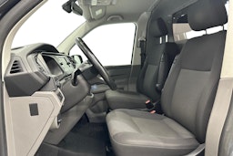 harmaa Volkswagen Transporter 2020 kuva 10.