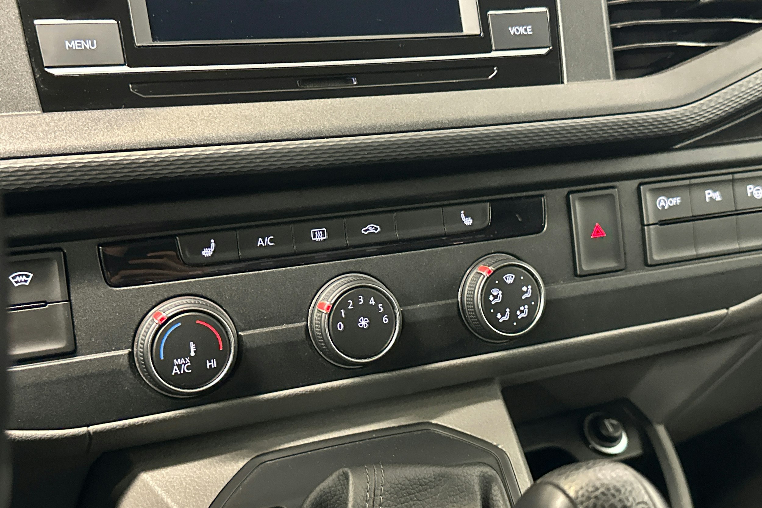 harmaa Volkswagen Transporter 2020 kuva 25.