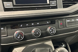 harmaa Volkswagen Transporter 2020 kuva 25.