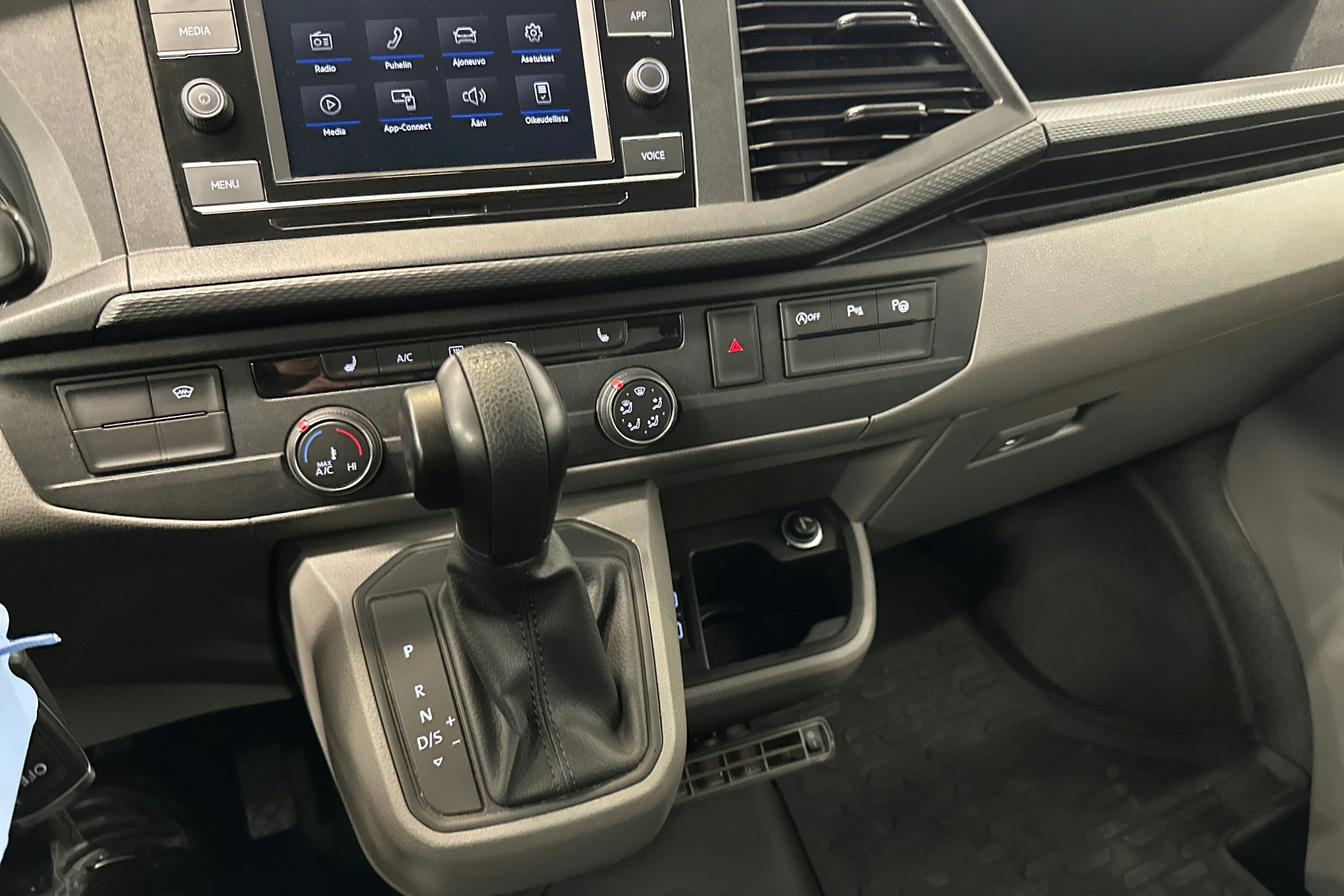 harmaa Volkswagen Transporter 2020 kuva 26.