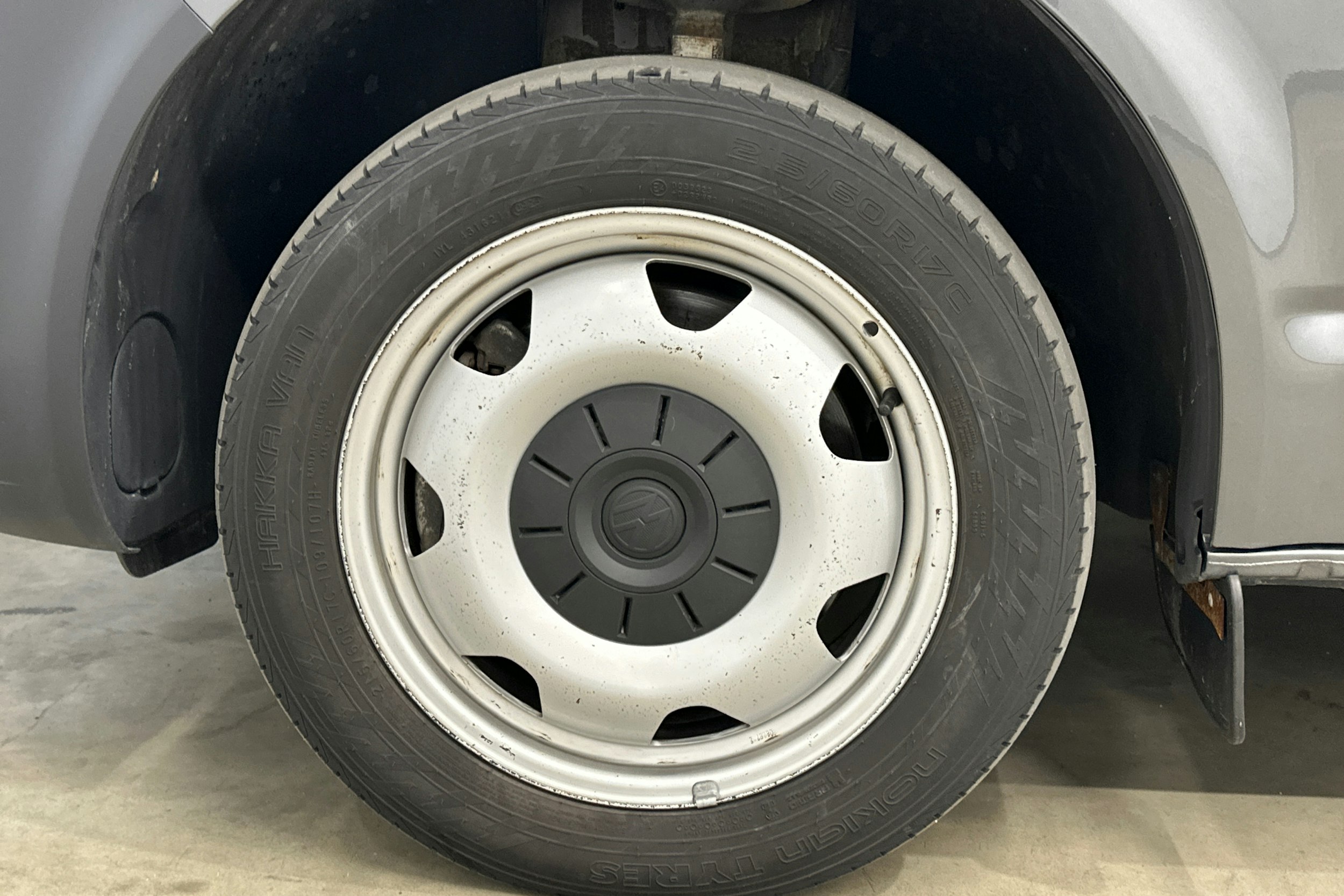 harmaa Volkswagen Transporter 2020 kuva 29.