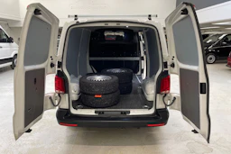 valkoinen Volkswagen Transporter 2020 kuva 15.