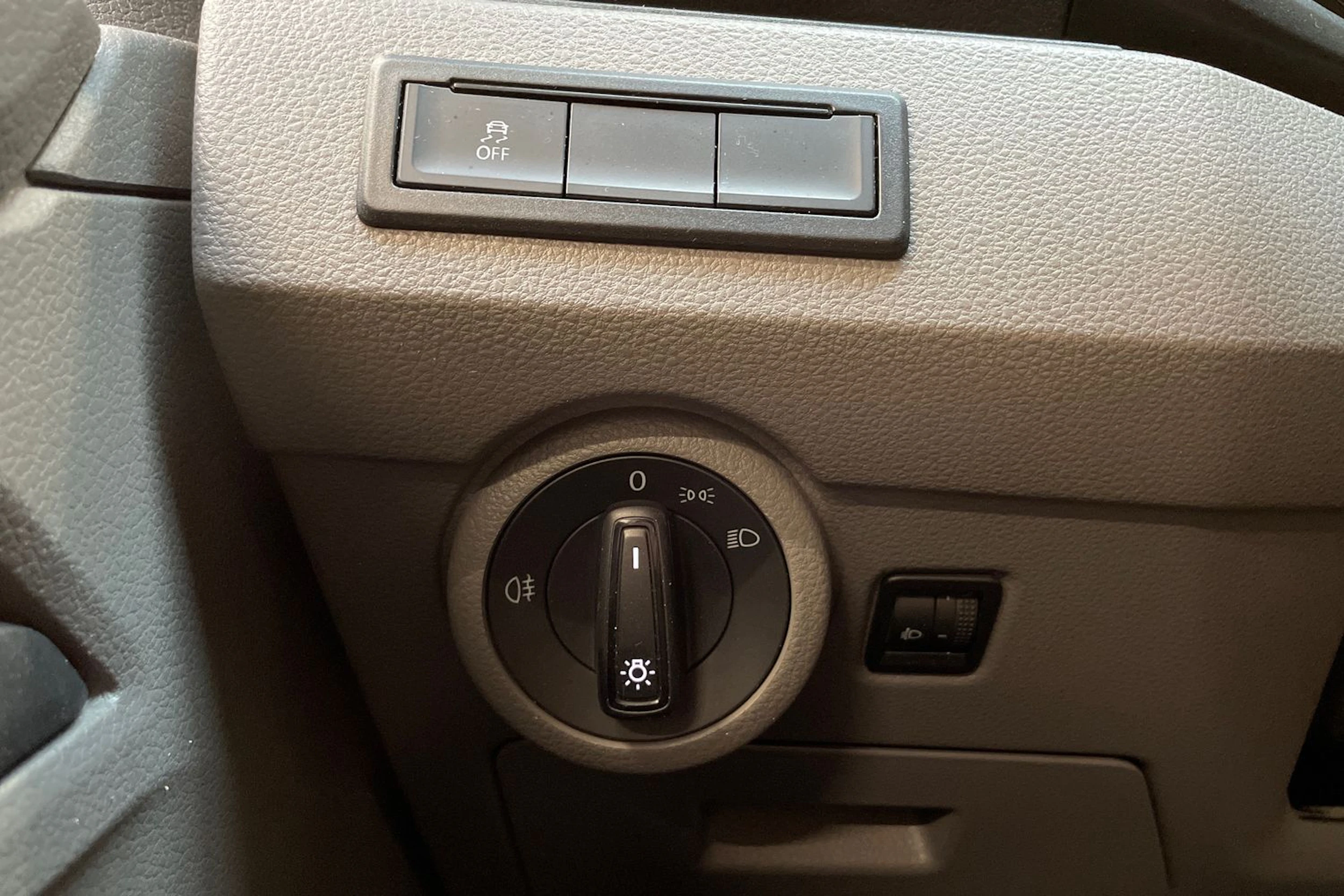 valkoinen Volkswagen Transporter 2020 kuva 27.