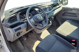 Valkoinen Volkswagen Transporter 2020 kuva 3.