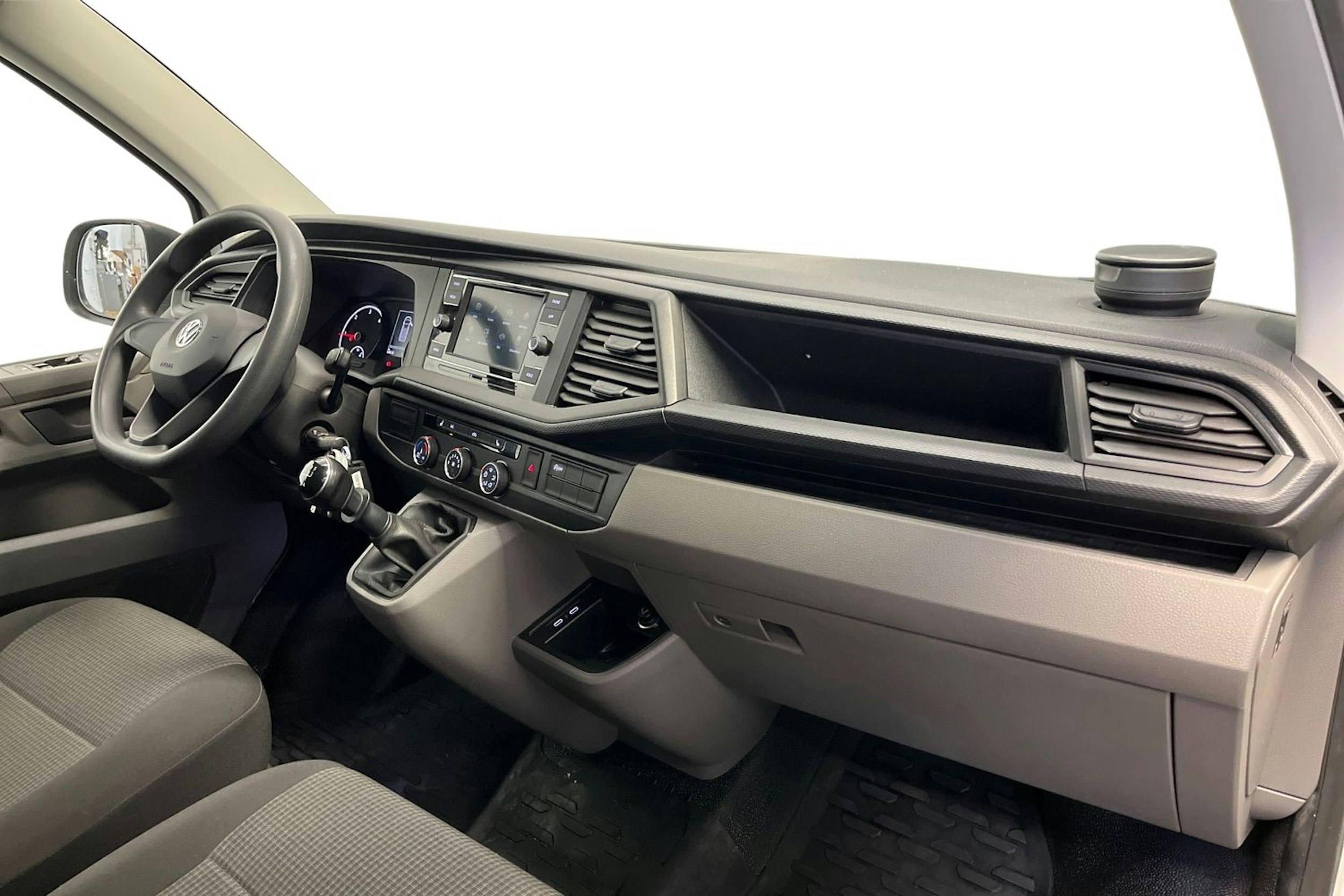 Valkoinen Volkswagen Transporter 2020 kuva 9.