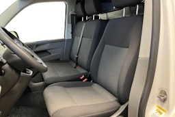 Valkoinen Volkswagen Transporter 2020 kuva 10.