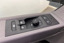 Valkoinen Volkswagen Transporter 2020 kuva 18.