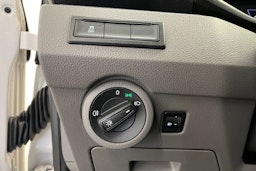 Valkoinen Volkswagen Transporter 2020 kuva 19.