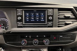 Valkoinen Volkswagen Transporter 2020 kuva 20.