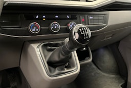 Valkoinen Volkswagen Transporter 2020 kuva 21.