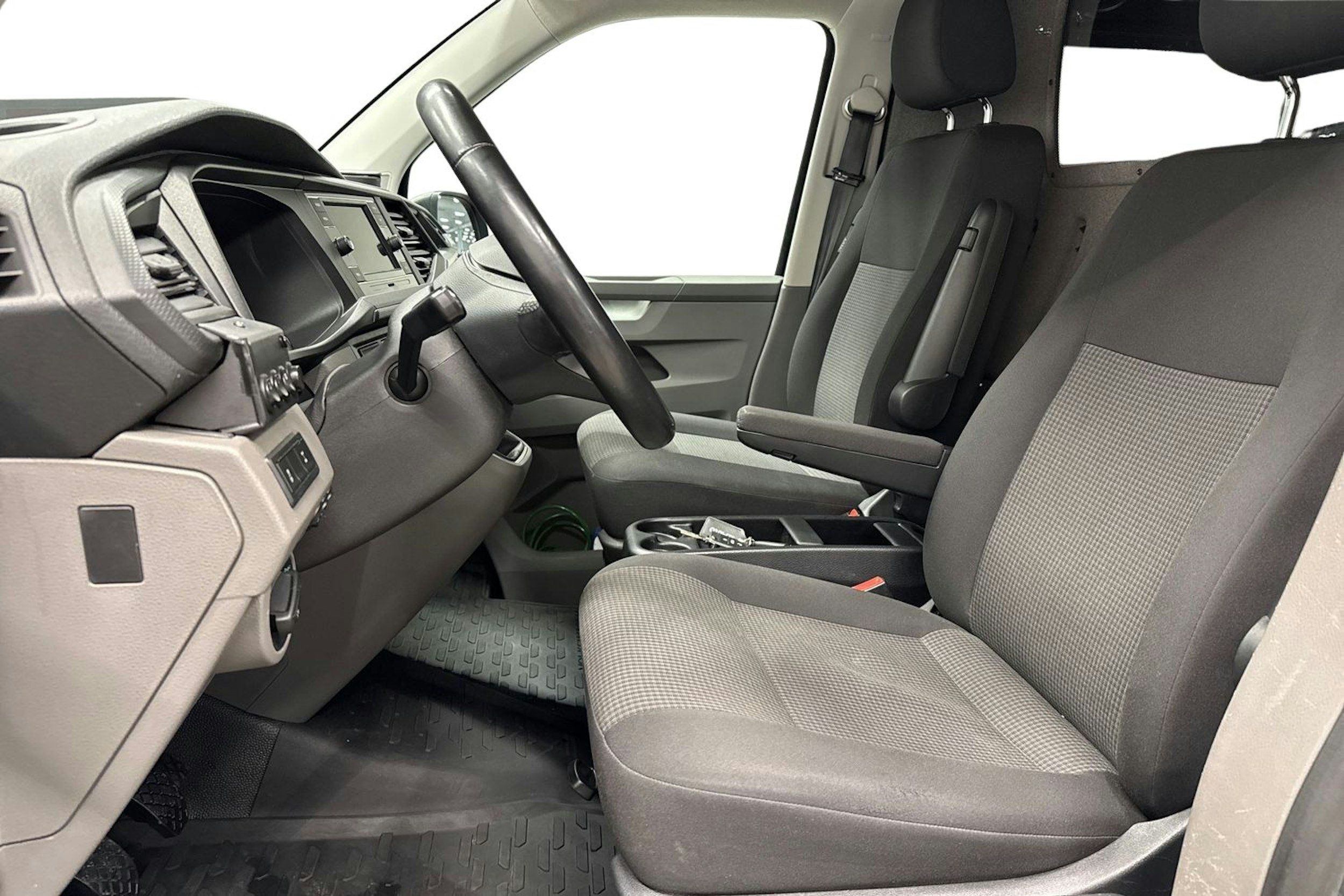 harmaa Volkswagen Transporter 2020 kuva 7.