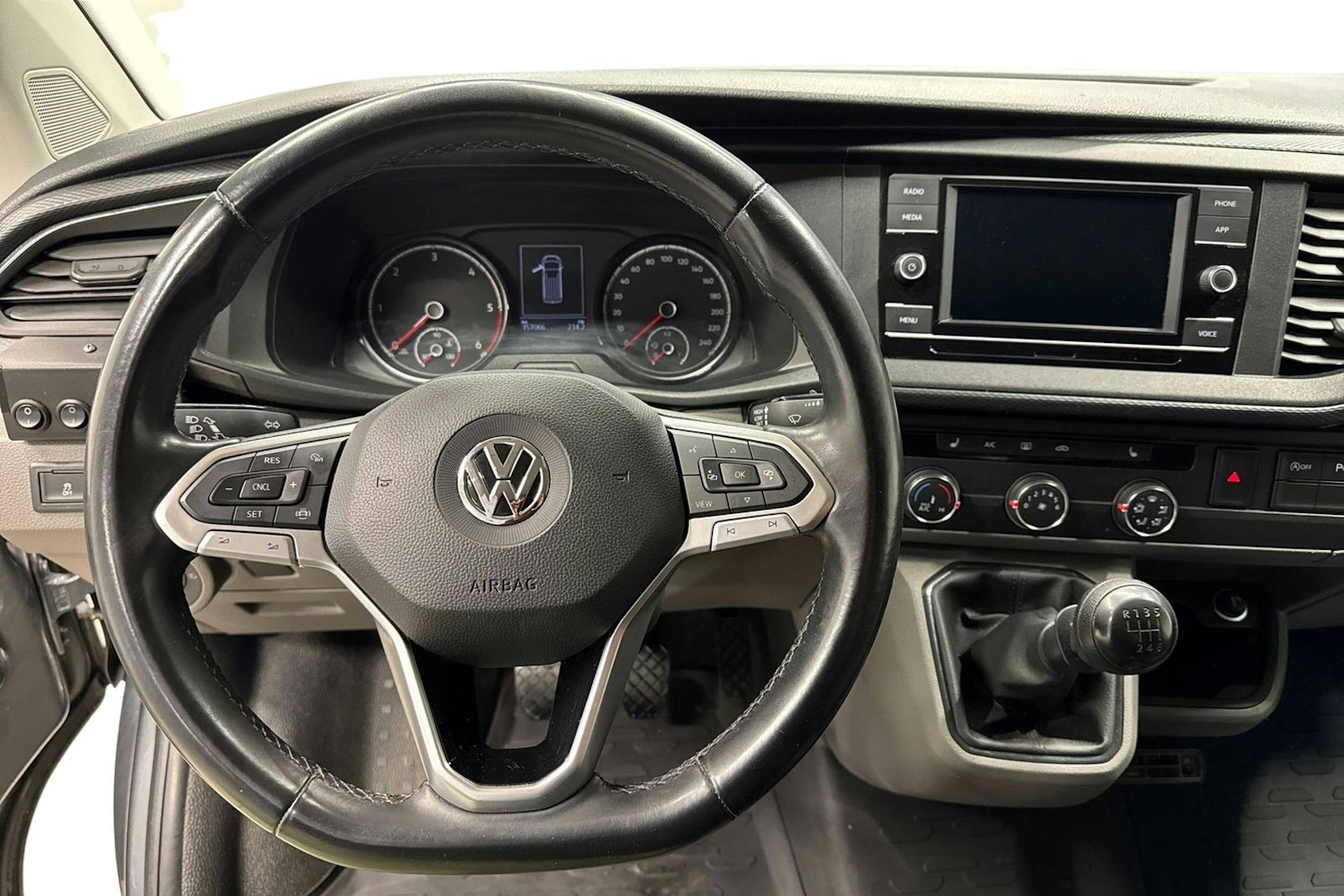 harmaa Volkswagen Transporter 2020 kuva 9.