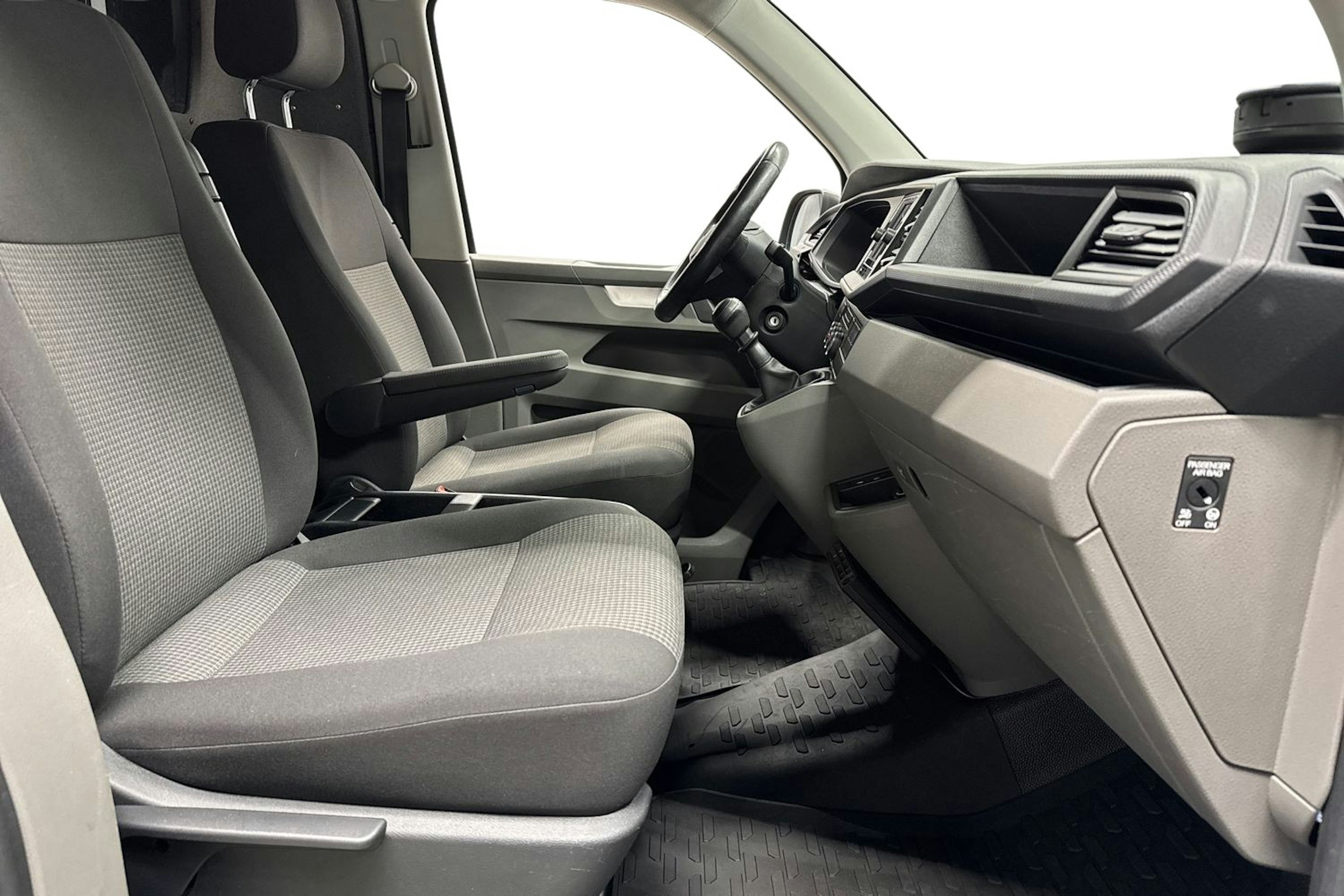 harmaa Volkswagen Transporter 2020 kuva 10.