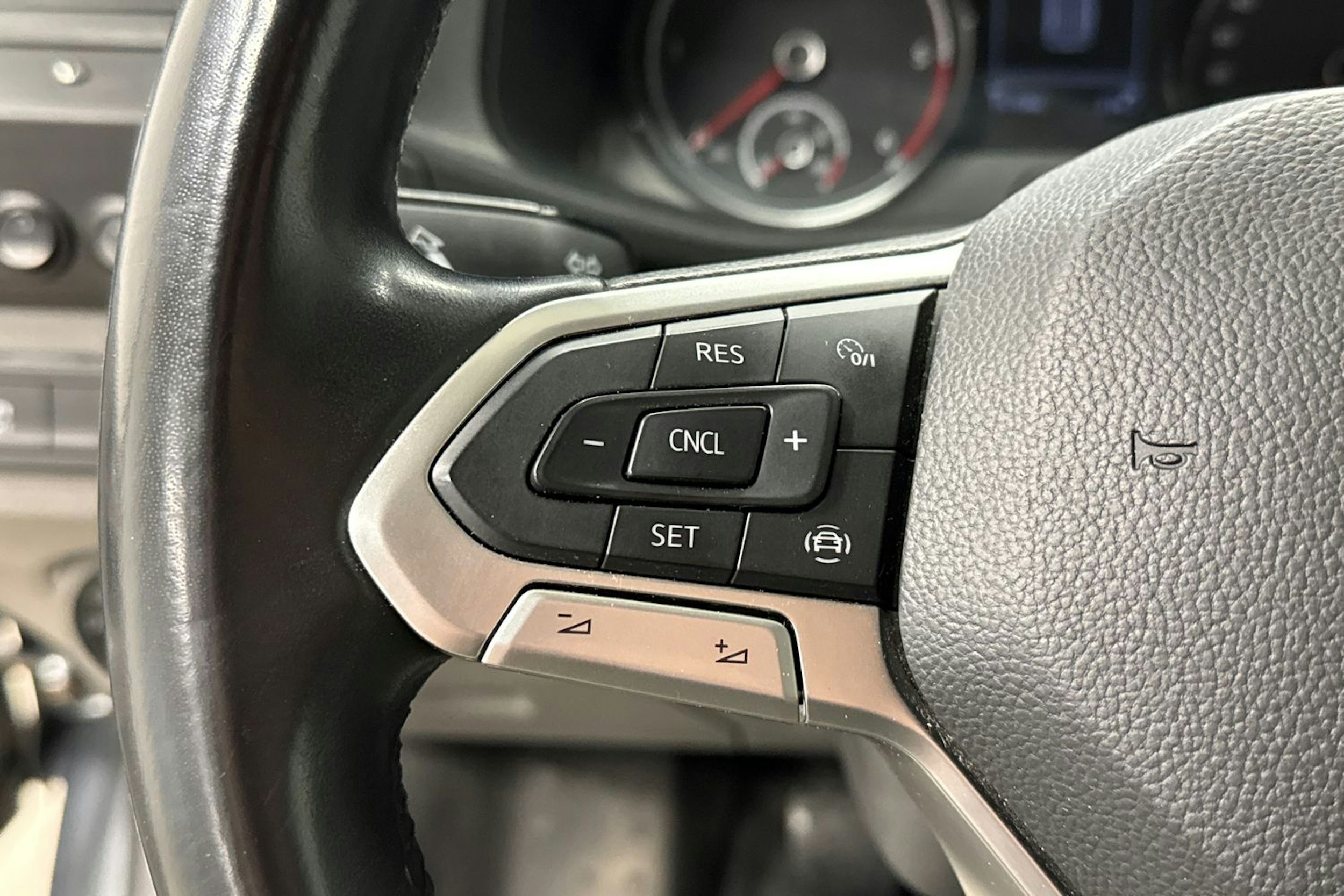 harmaa Volkswagen Transporter 2020 kuva 21.