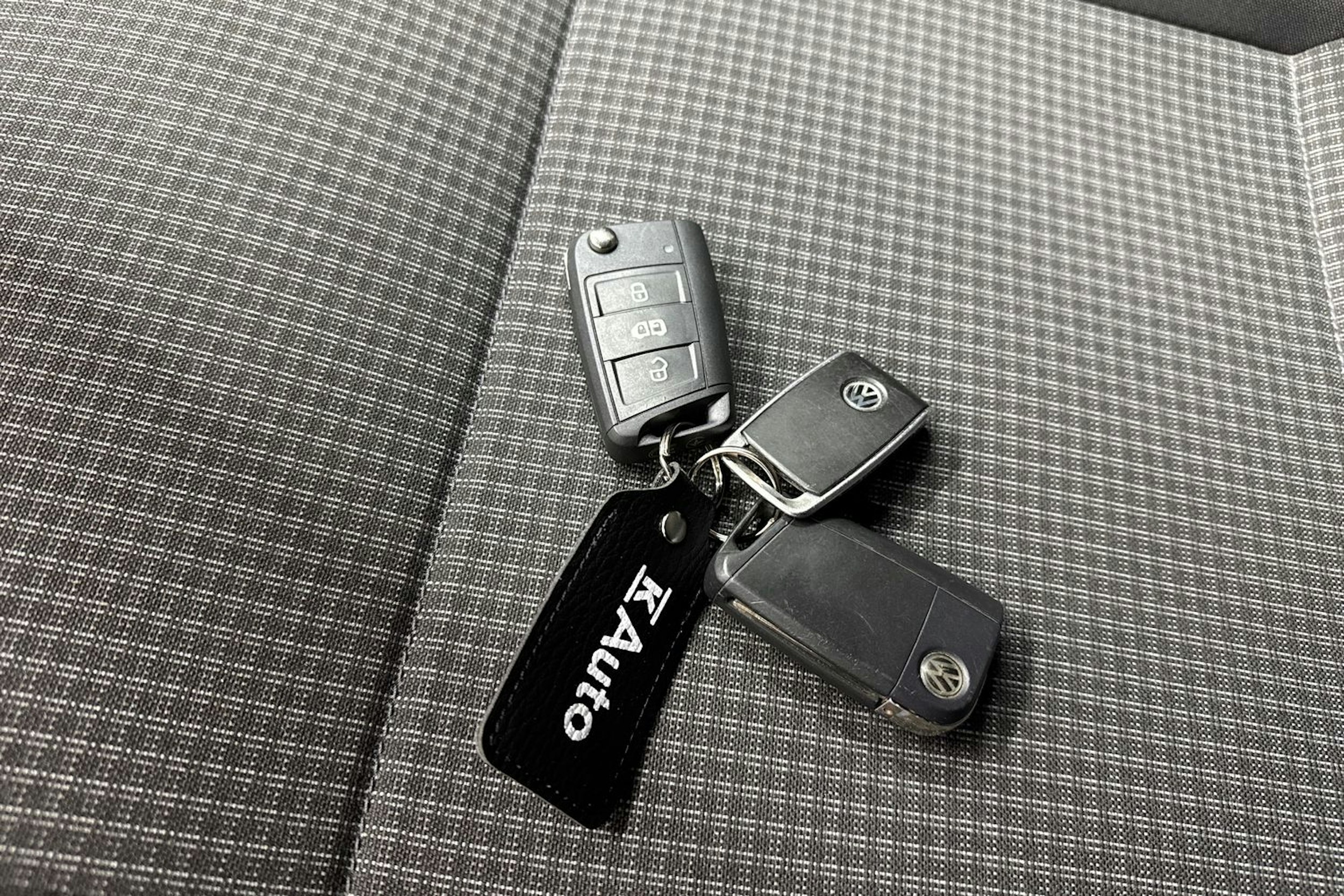 harmaa Volkswagen Transporter 2020 kuva 23.