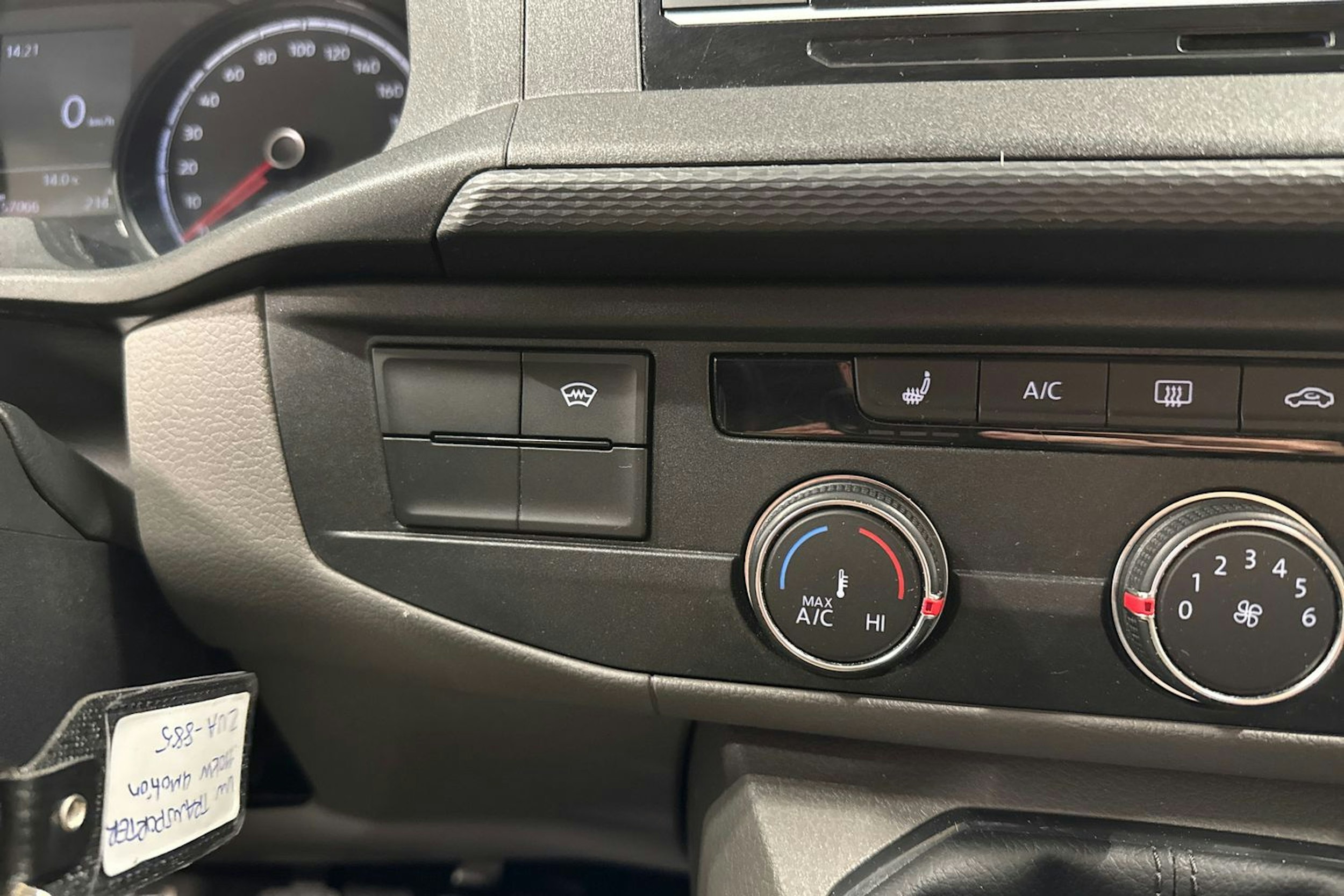 harmaa Volkswagen Transporter 2020 kuva 24.