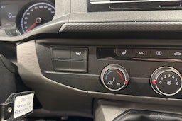 harmaa Volkswagen Transporter 2020 kuva 24.