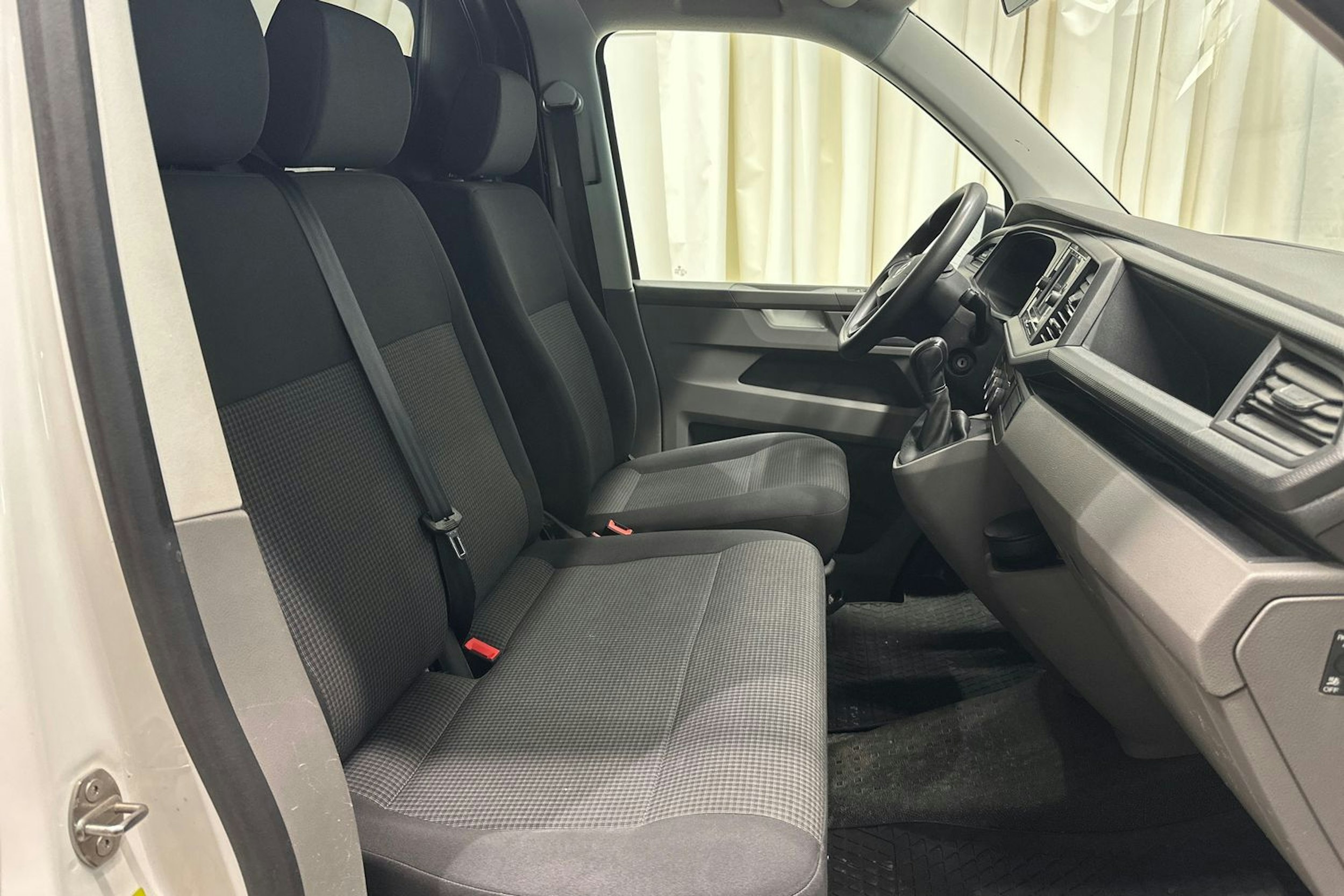 Valkoinen Volkswagen TRANSPORTER 2020 kuva 23.