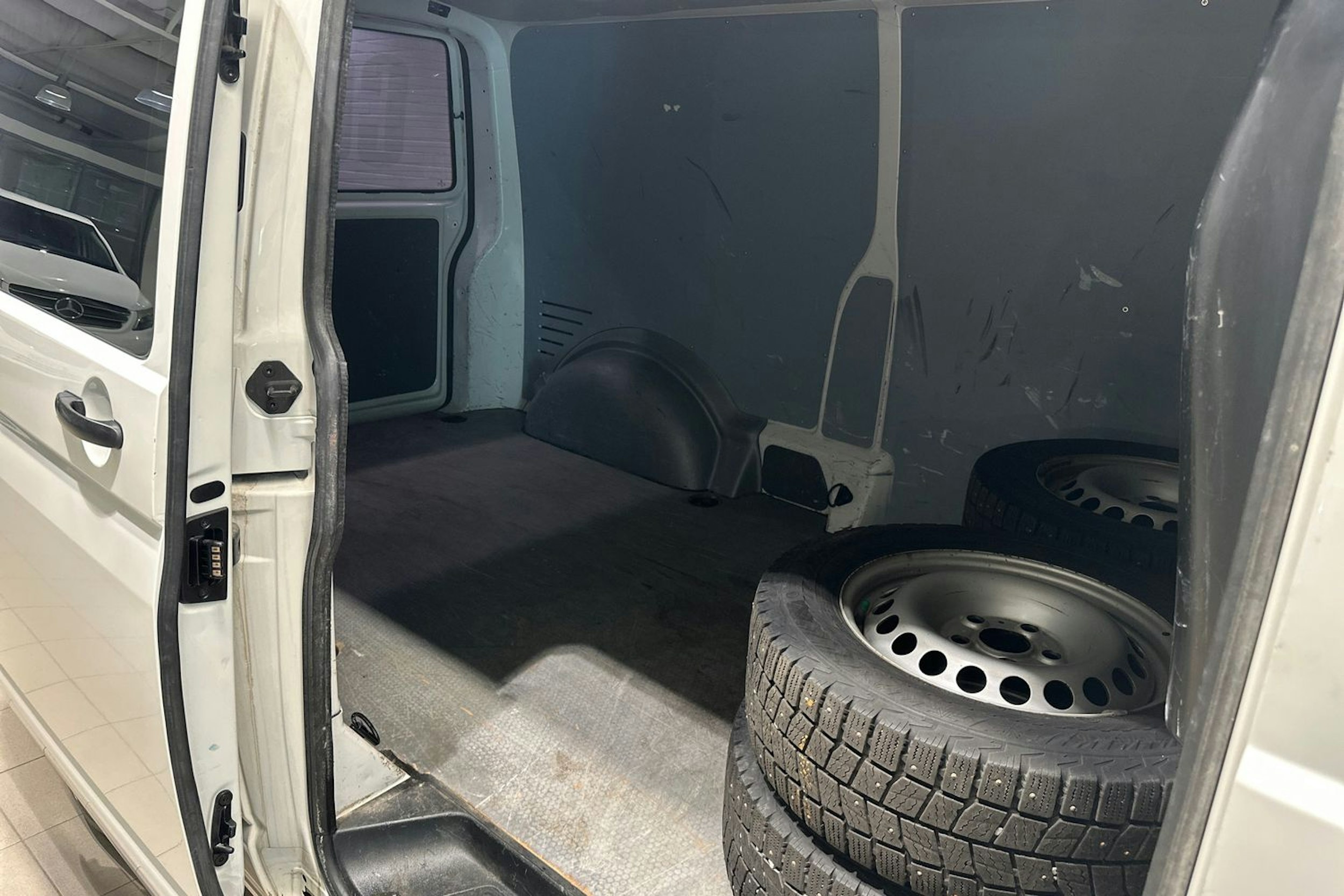 Valkoinen Volkswagen TRANSPORTER 2020 kuva 24.