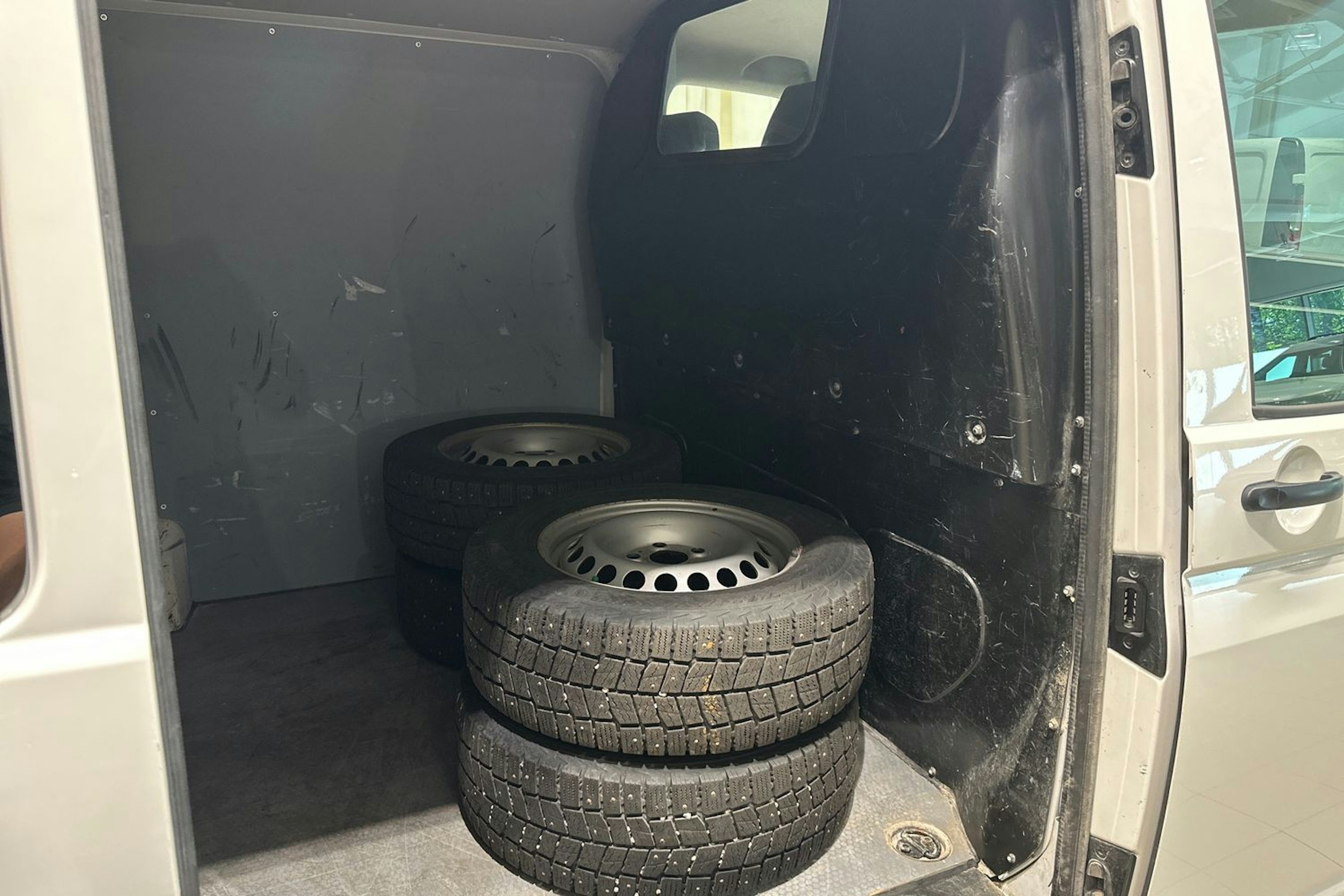 Valkoinen Volkswagen TRANSPORTER 2020 kuva 26.