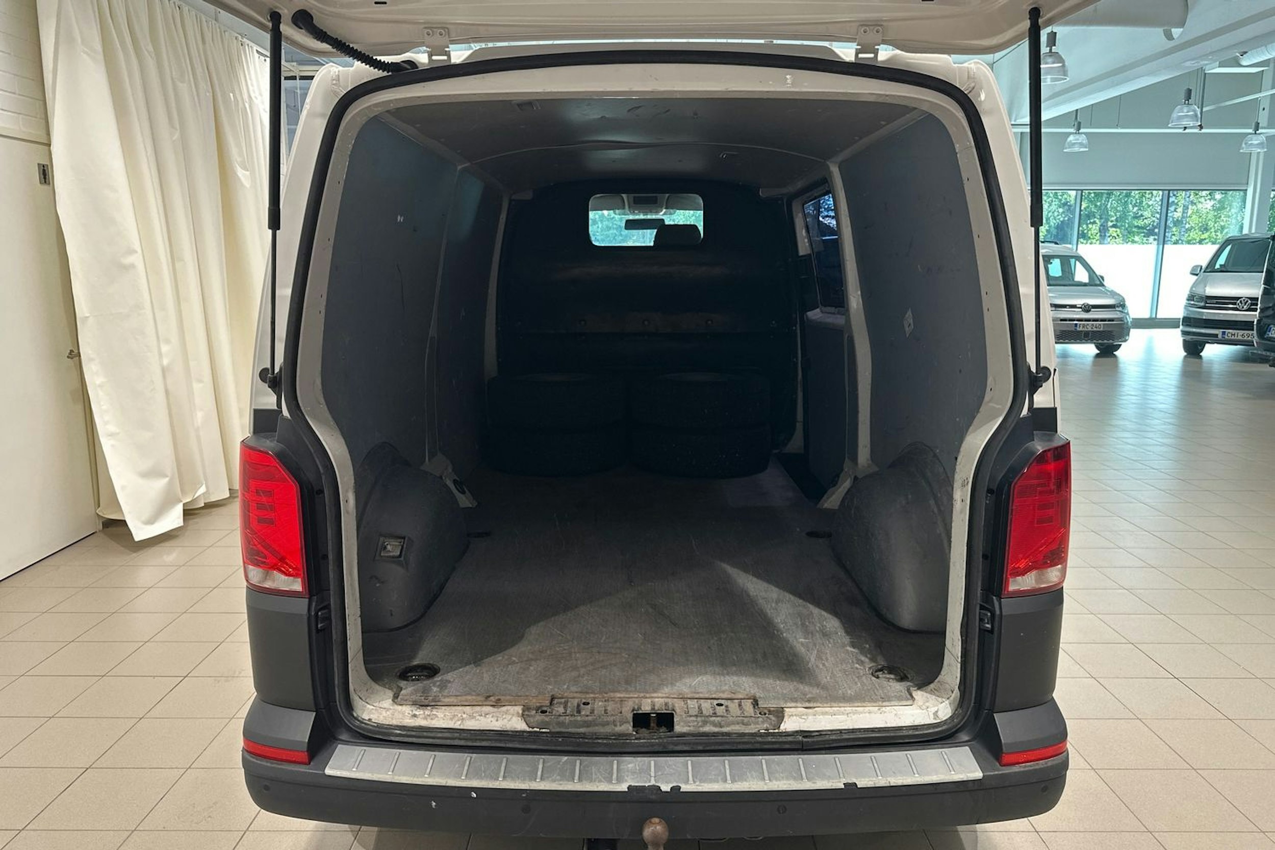 Valkoinen Volkswagen TRANSPORTER 2020 kuva 28.