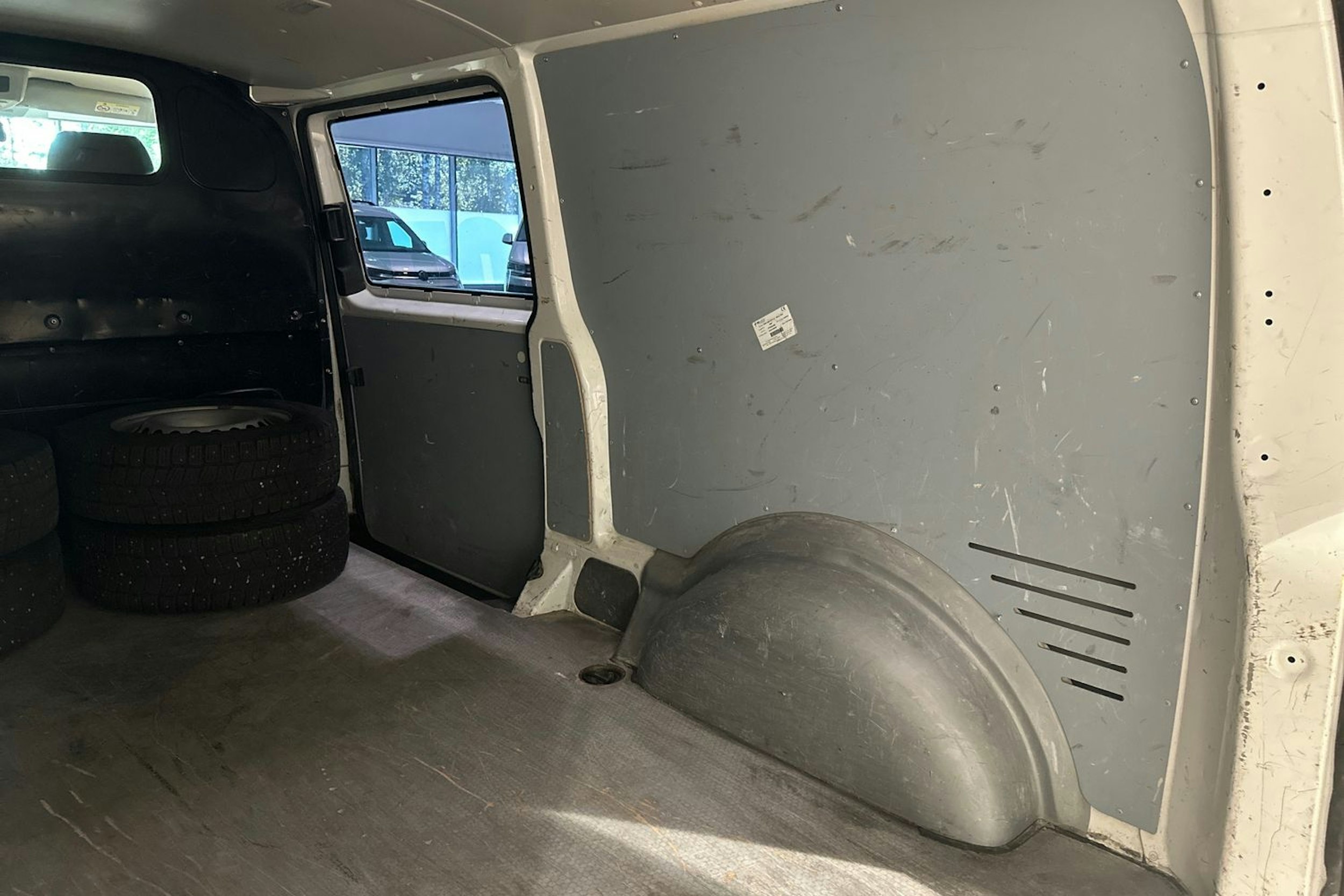Valkoinen Volkswagen TRANSPORTER 2020 kuva 30.
