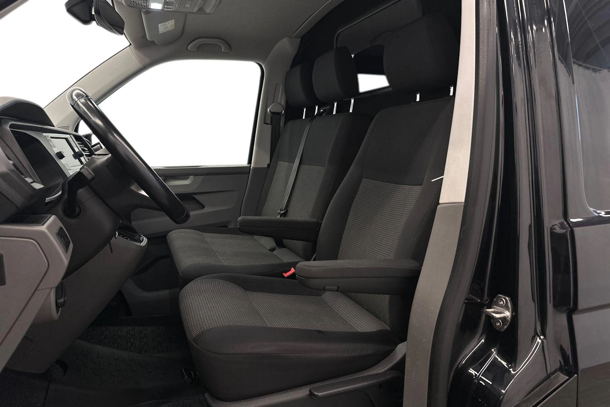 musta Volkswagen Transporter 2020 kuva 8.