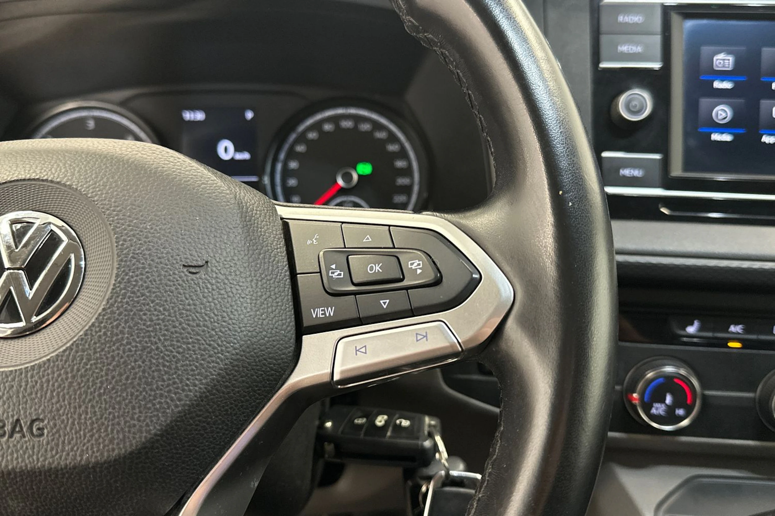 musta Volkswagen Transporter 2020 kuva 13.
