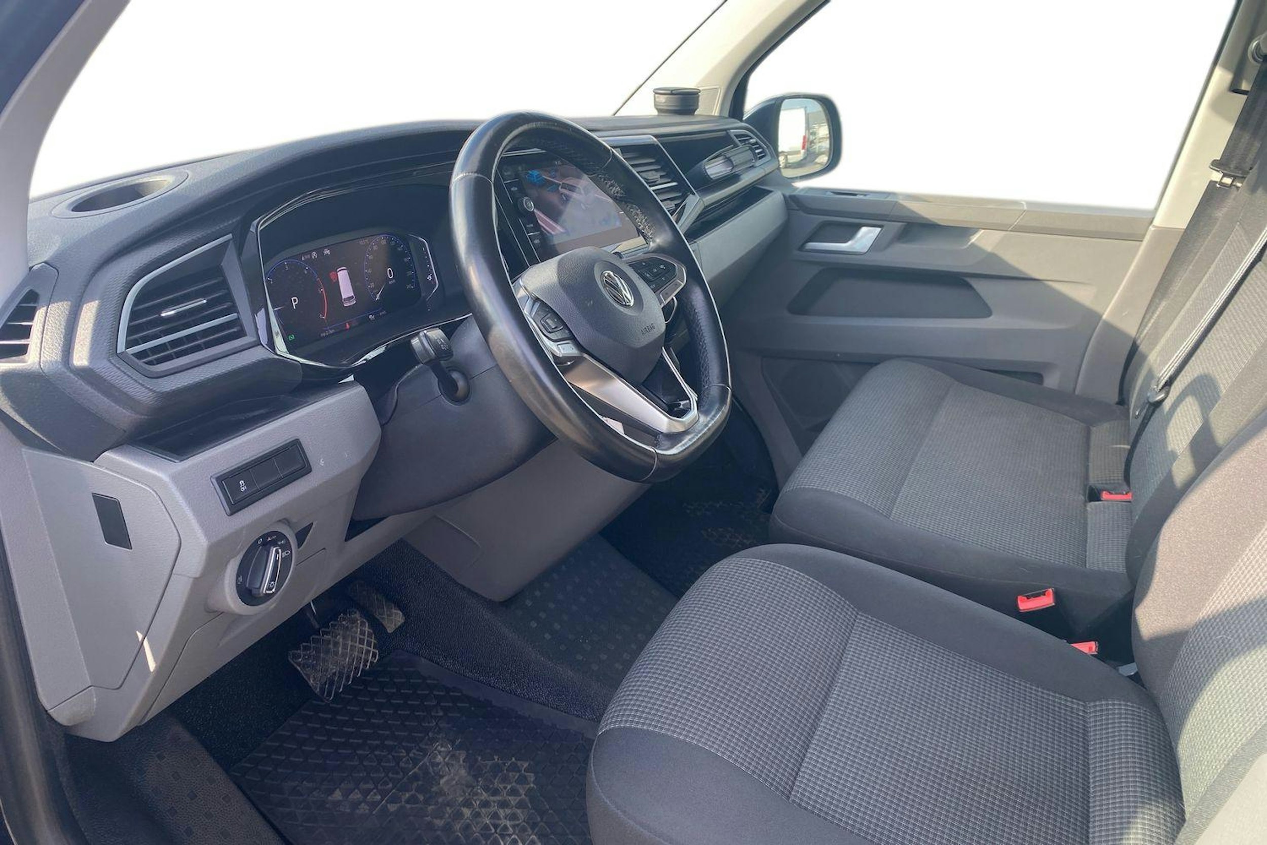 sininen Volkswagen Transporter 2020 kuva 3.