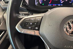 sininen Volkswagen Transporter 2020 kuva 15.