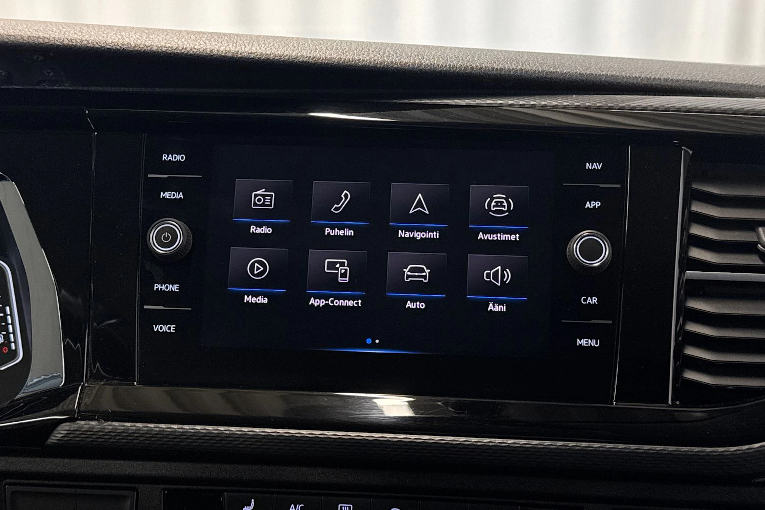 sininen Volkswagen Transporter 2020 kuva 17.