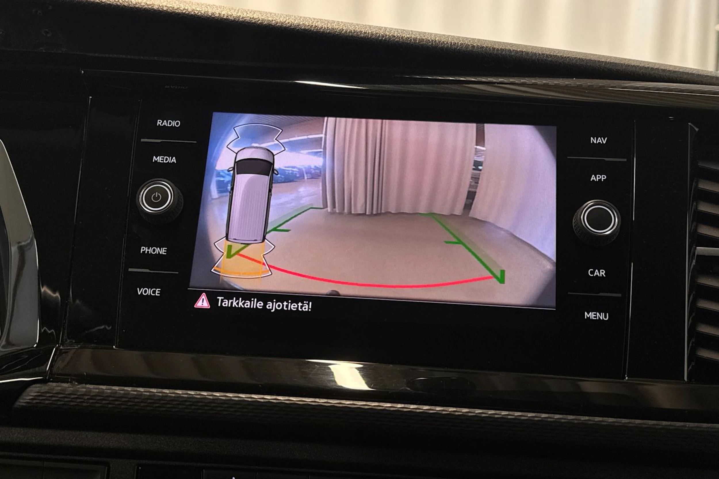 sininen Volkswagen Transporter 2020 kuva 20.