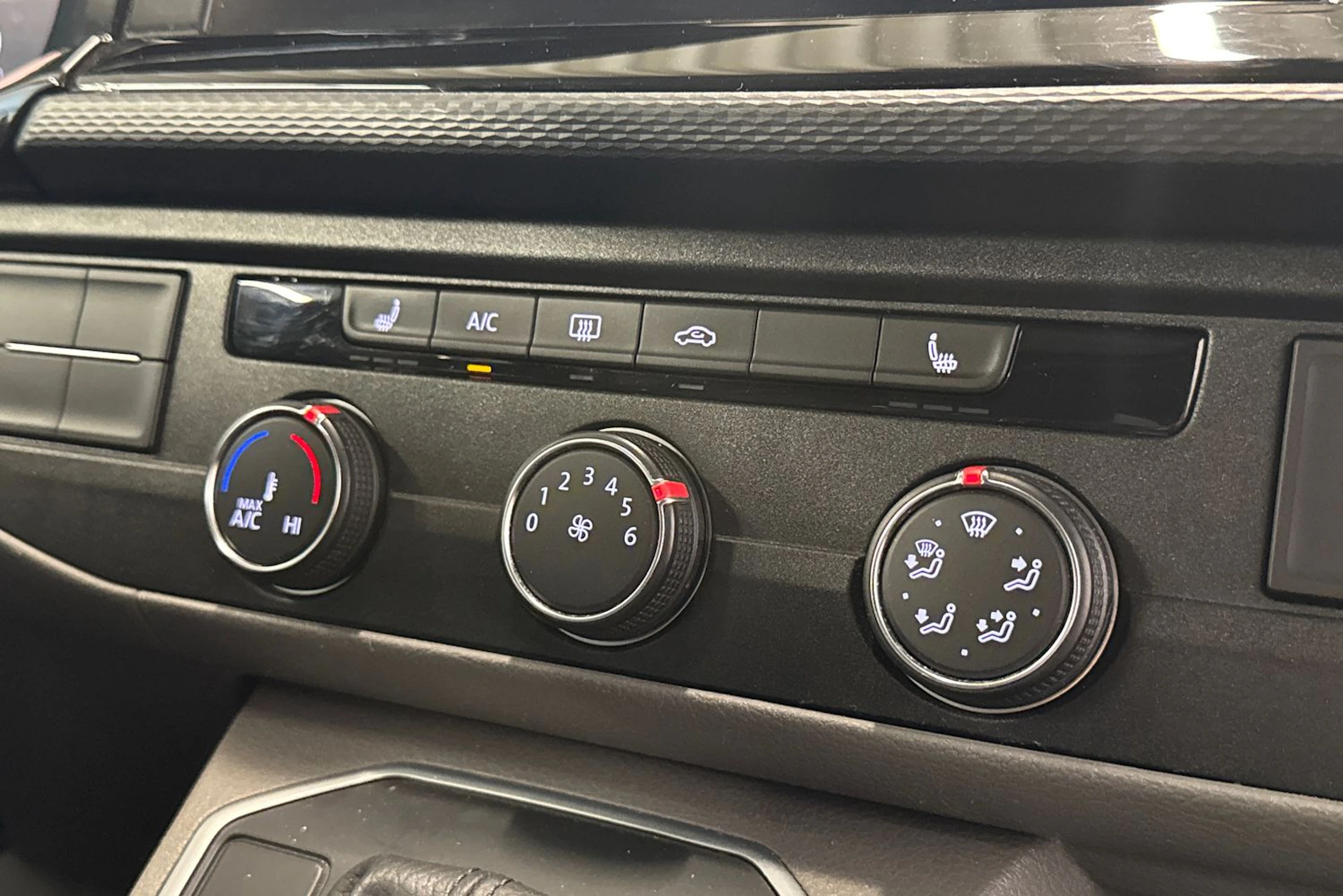 sininen Volkswagen Transporter 2020 kuva 21.