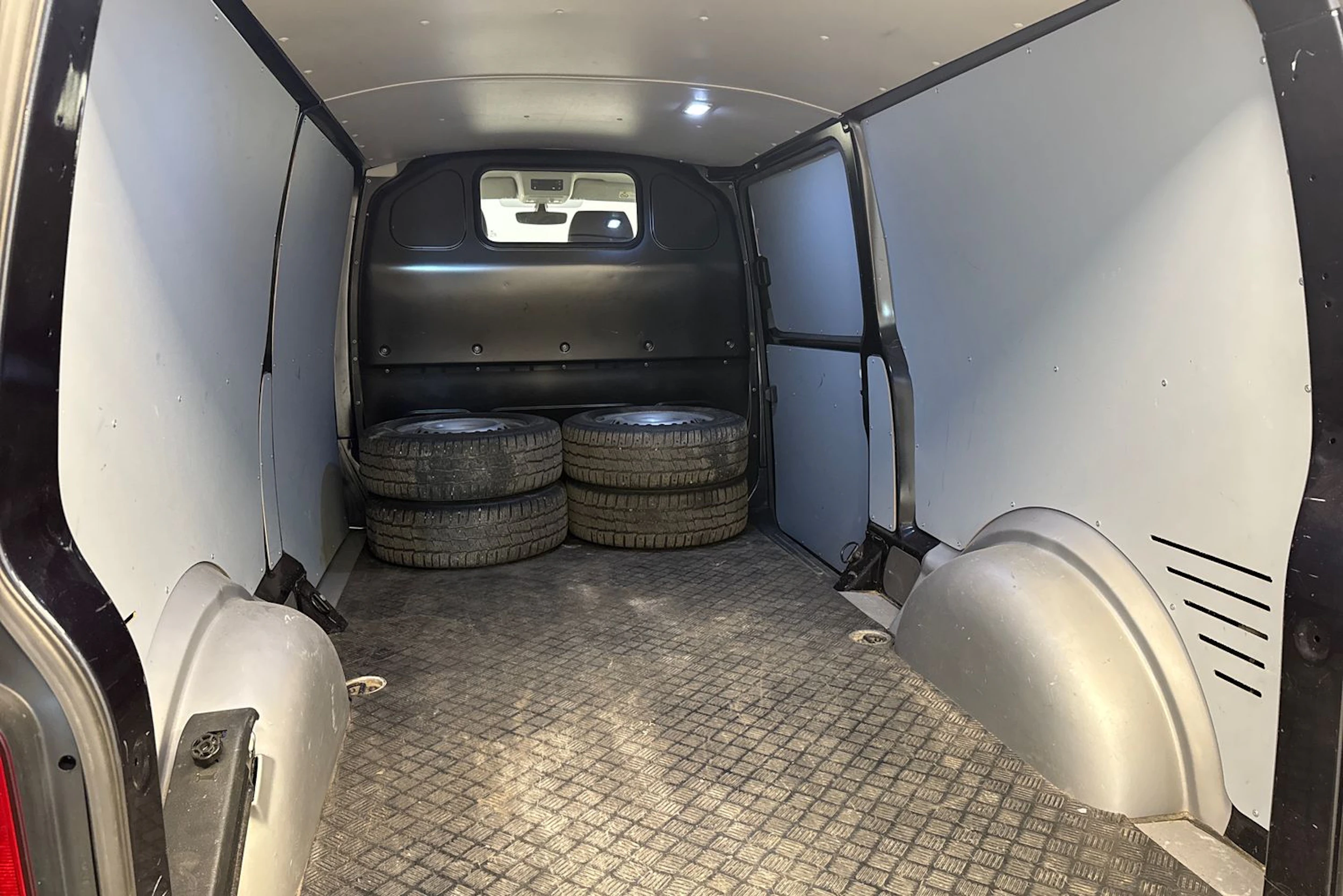 sininen Volkswagen Transporter 2020 kuva 29.