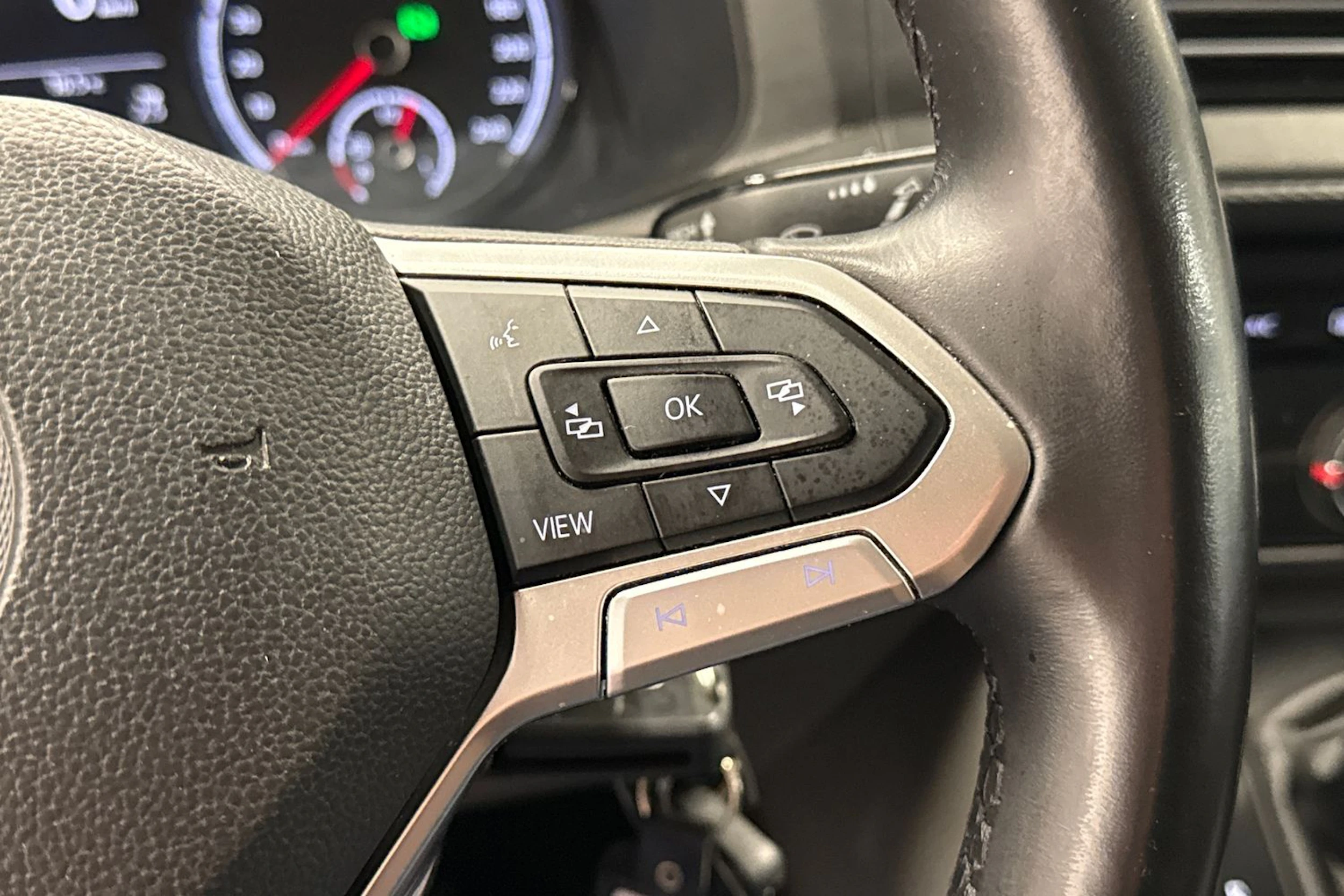 Sininen Volkswagen TRANSPORTER 2020 kuva 18.