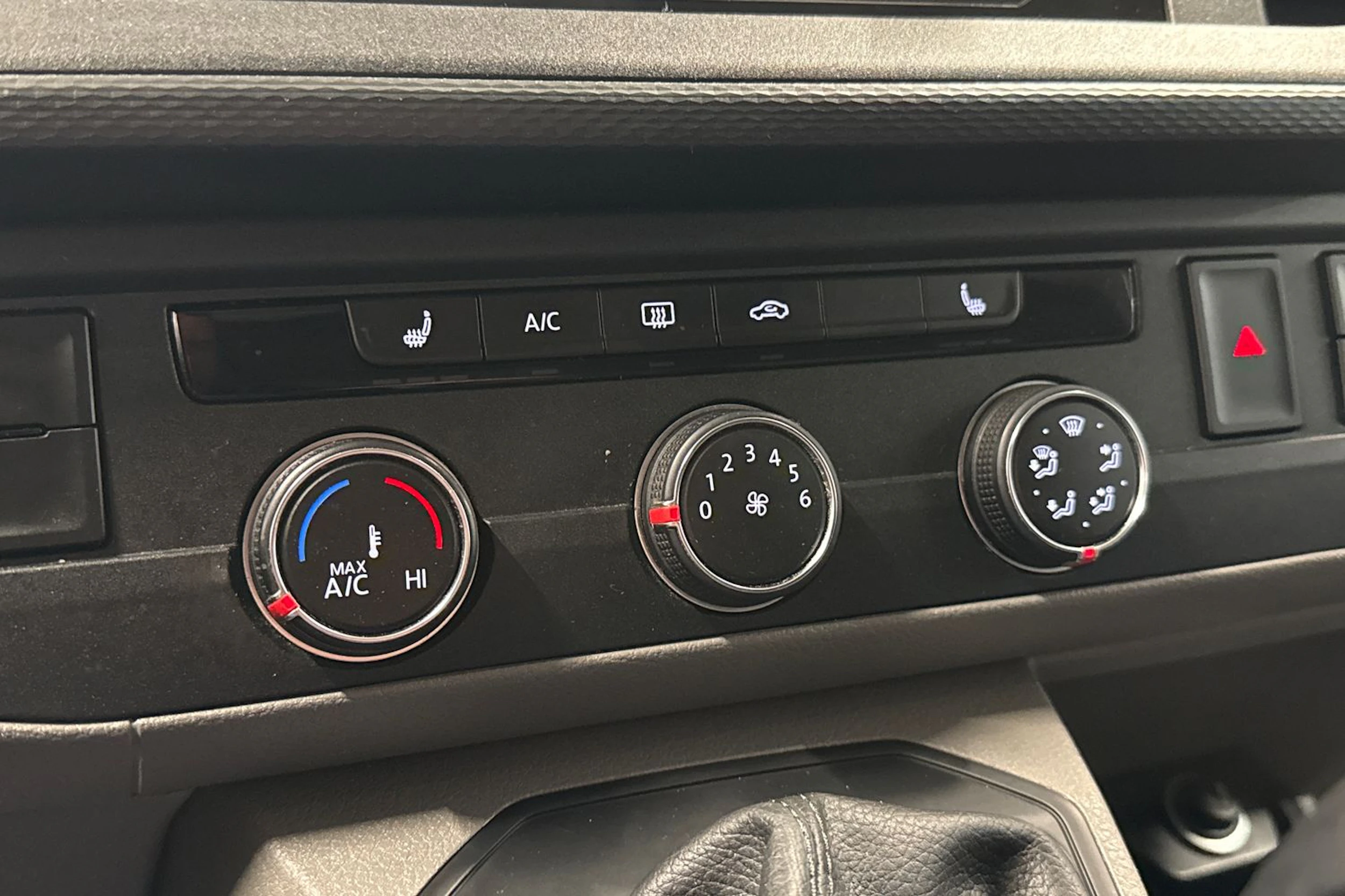 Sininen Volkswagen TRANSPORTER 2020 kuva 21.