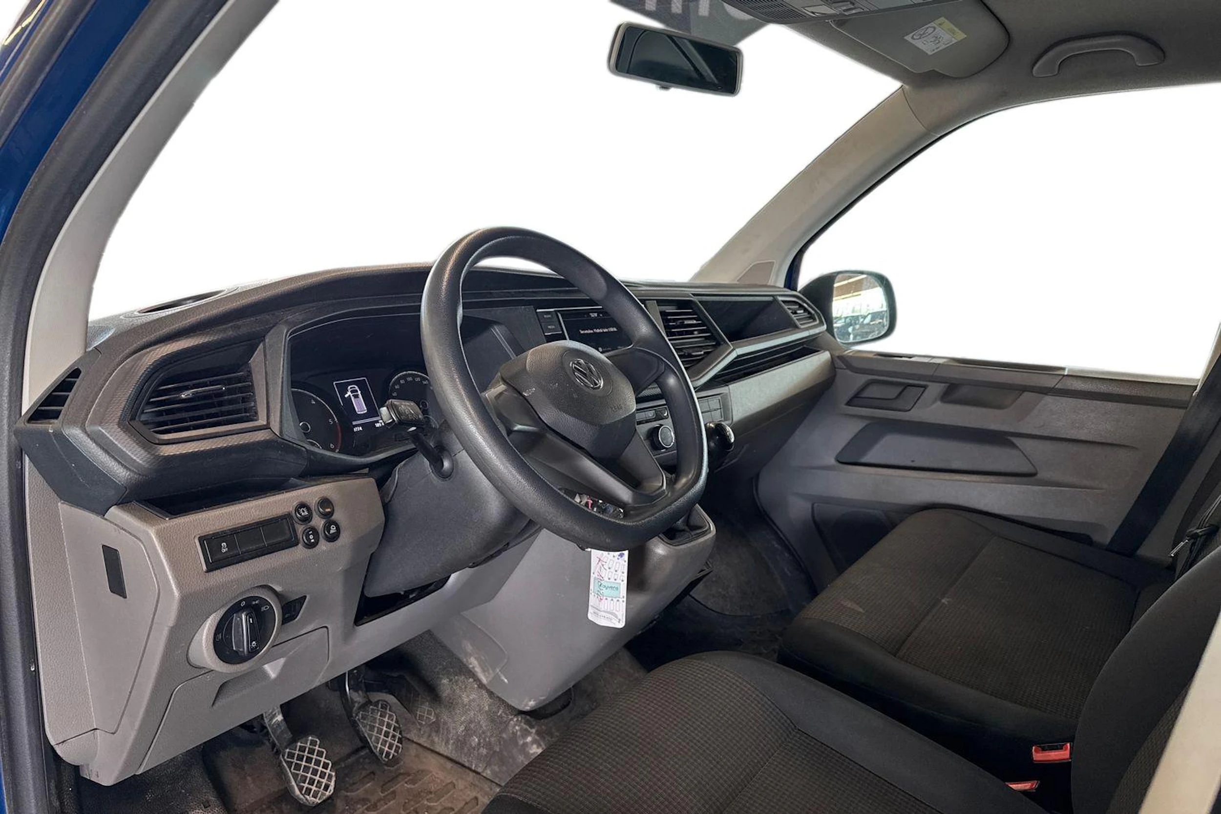 sininen Volkswagen Transporter 2020 kuva 3.