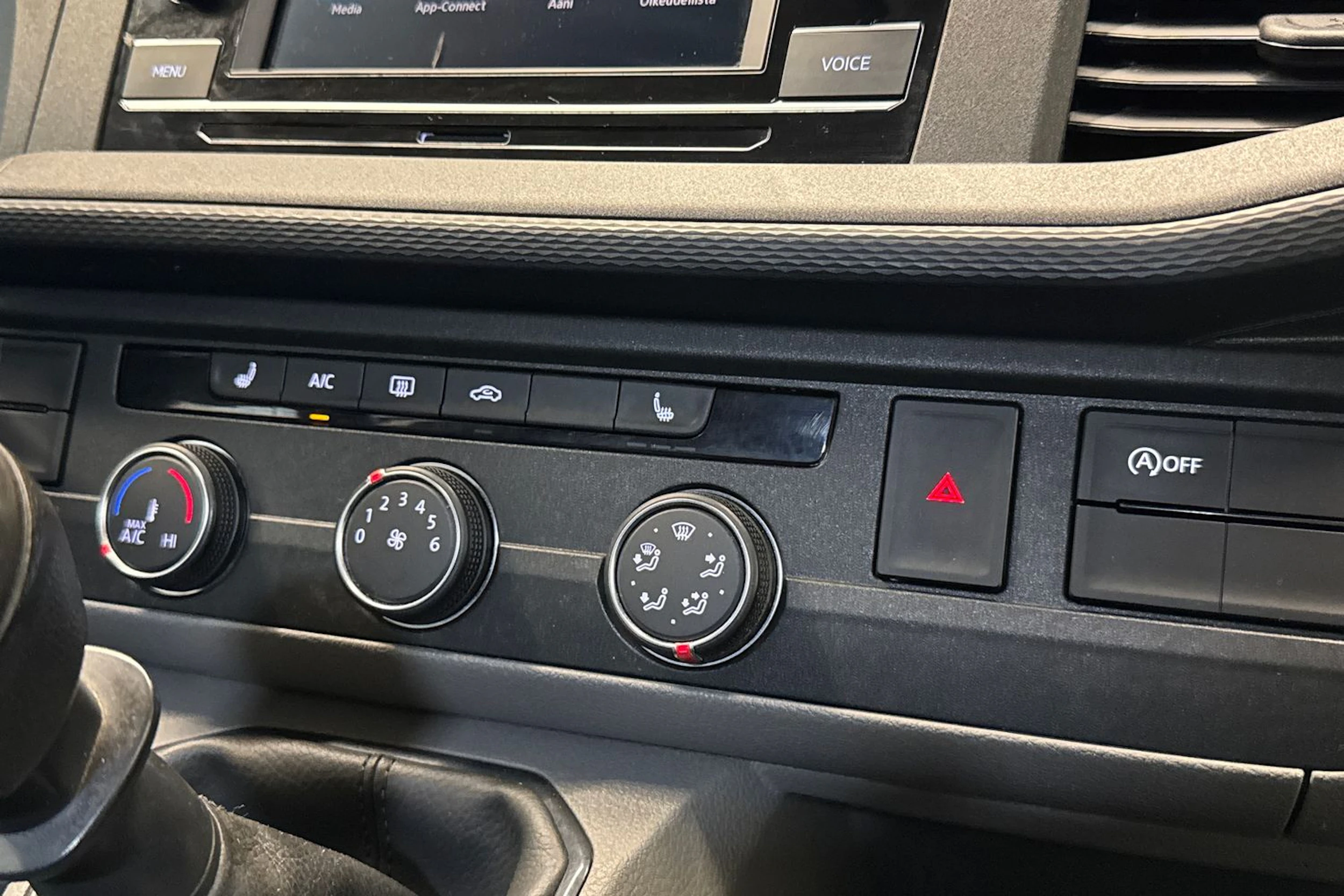 sininen Volkswagen Transporter 2020 kuva 21.