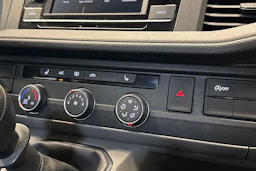 sininen Volkswagen Transporter 2020 kuva 21.