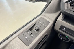 sininen Volkswagen Transporter 2020 kuva 22.