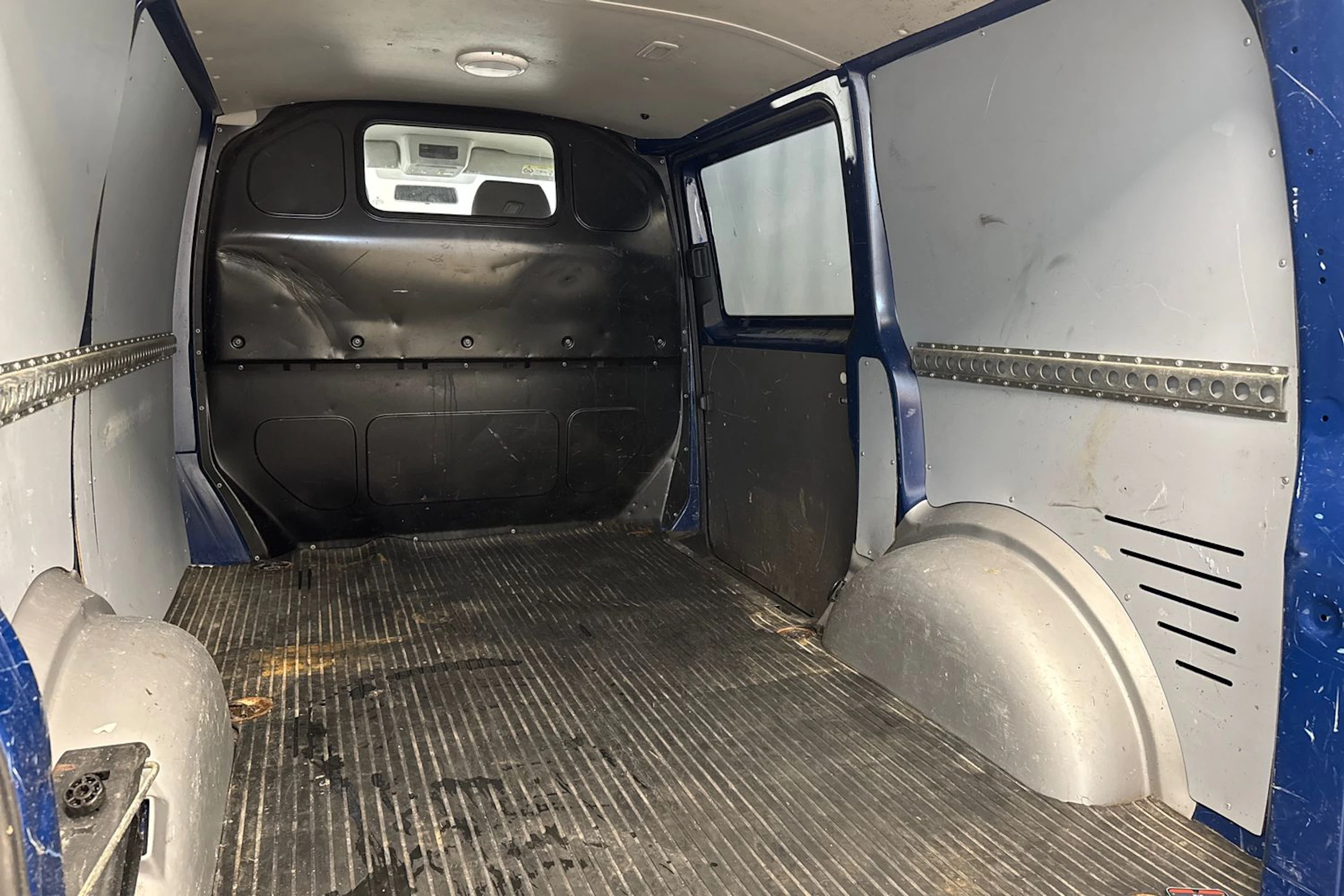 sininen Volkswagen Transporter 2020 kuva 26.