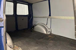 sininen Volkswagen Transporter 2020 kuva 27.