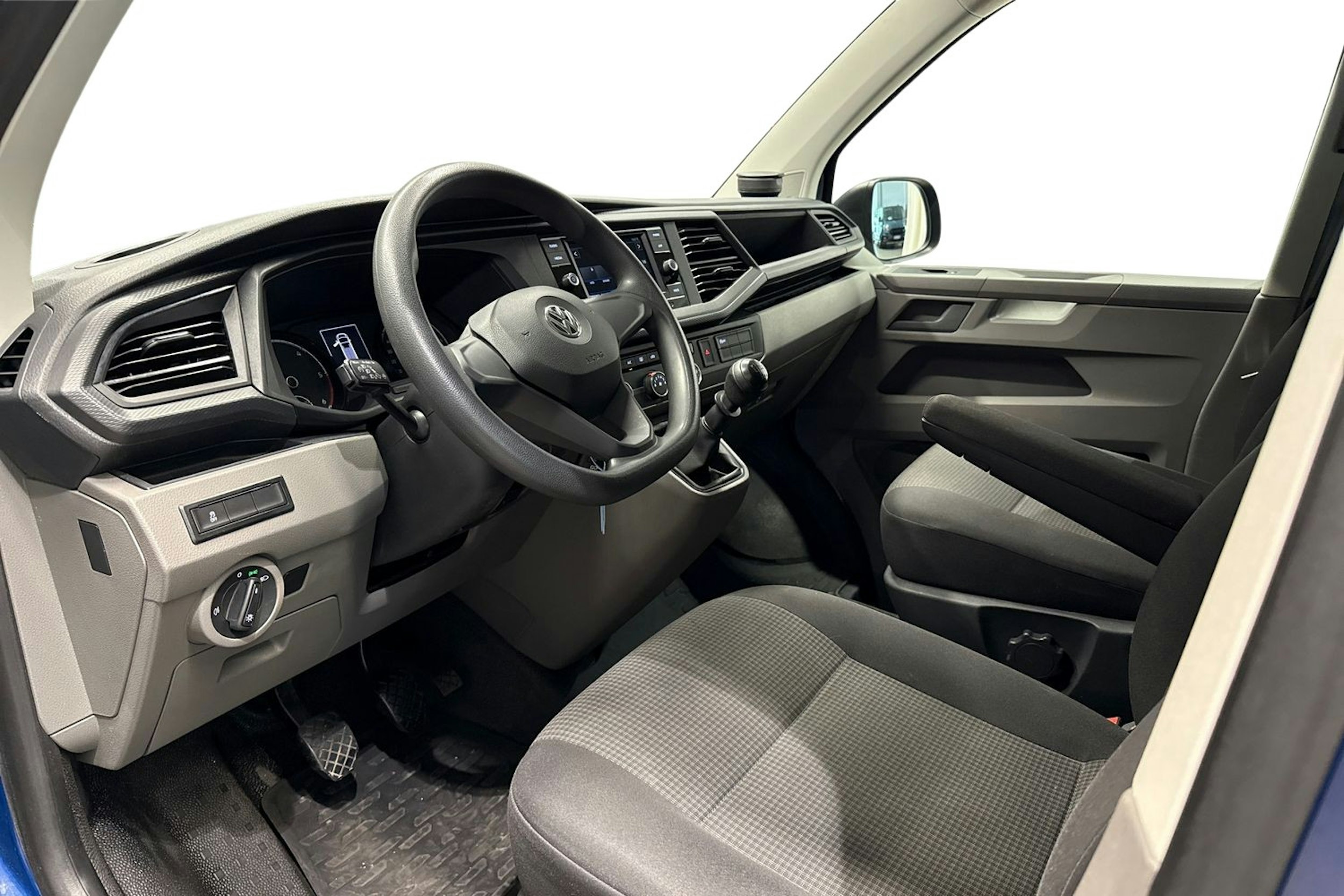 Sininen Volkswagen TRANSPORTER 2020 kuva 7.