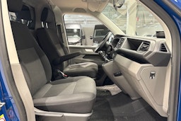 Sininen Volkswagen TRANSPORTER 2020 kuva 13.