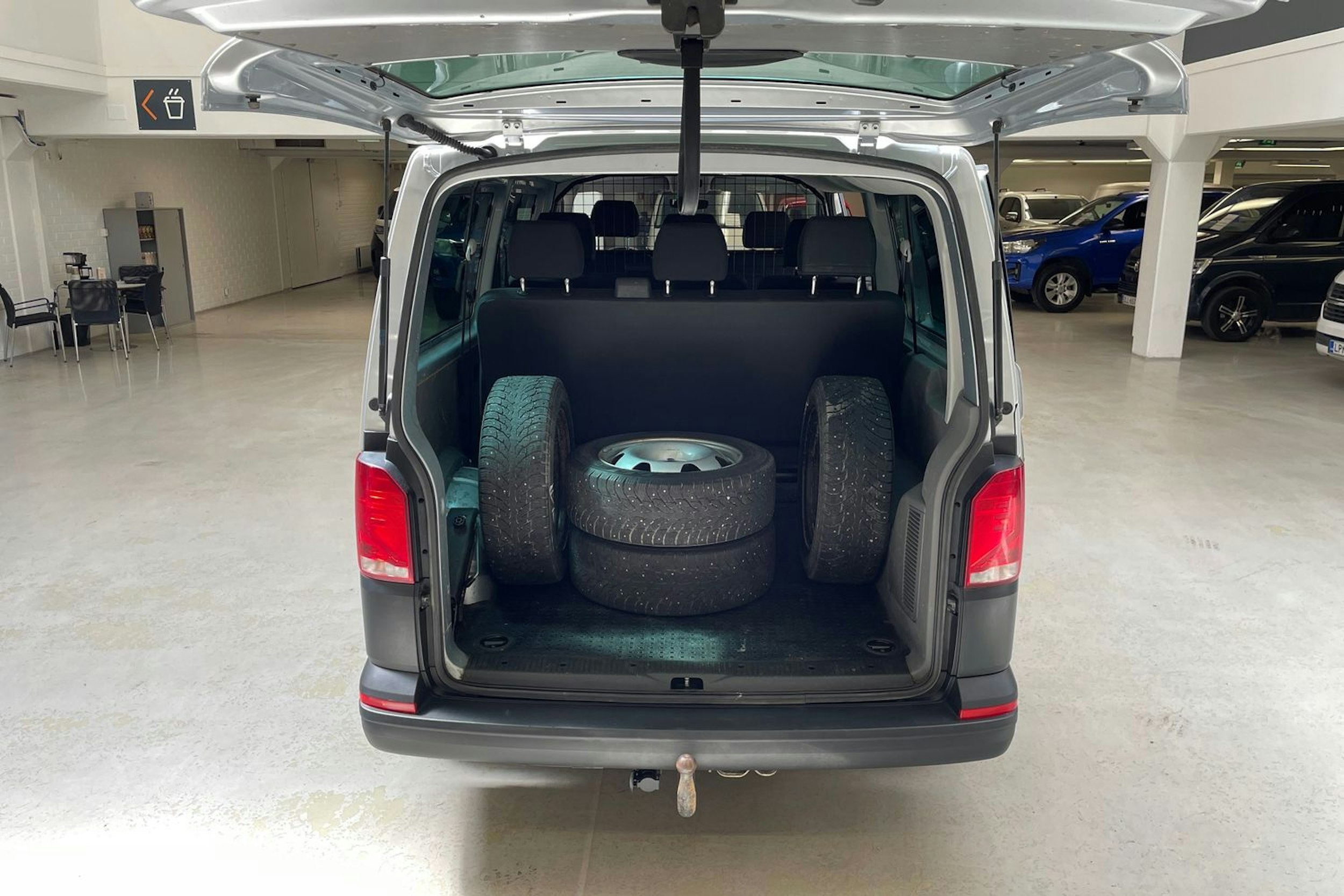 hopea Volkswagen Transporter 2020 kuva 14.